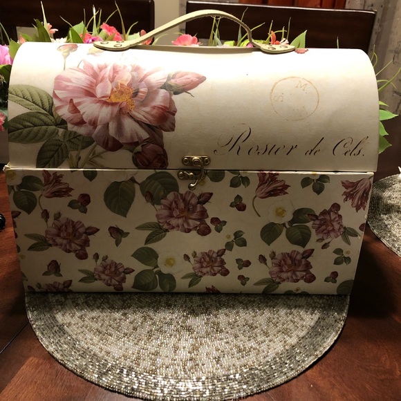 Storage box
